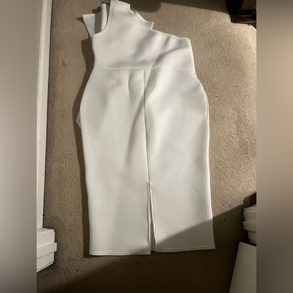 Cute white dress - Picture 2 of 2